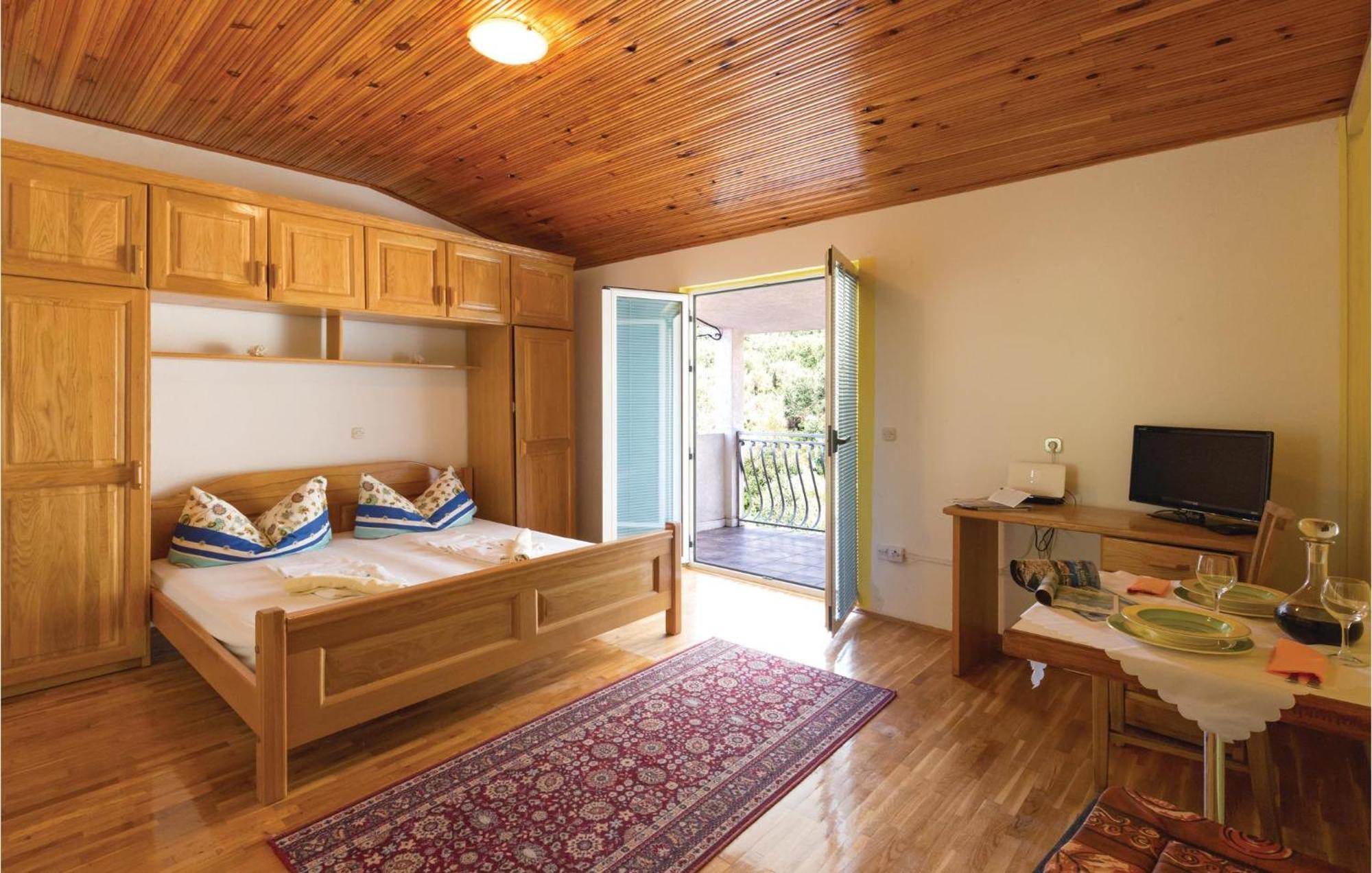 Nice Apartment In Makarska With House Sea View Kültér fotó